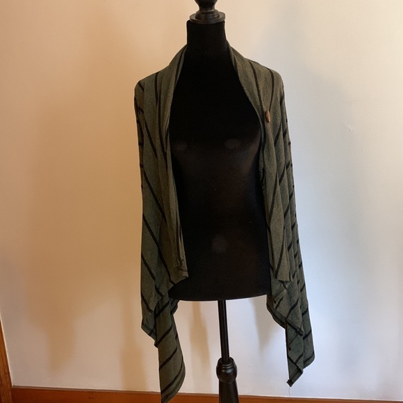 Cape Sweater - Picture 5 of 6